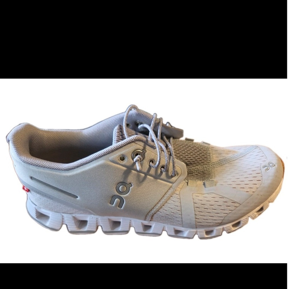 On Cloud Women Running Shoes Light Grey Low Top Sneakers Size W7